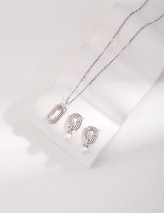 Minimalist Line Oval Pendant with One Pearl Necklace