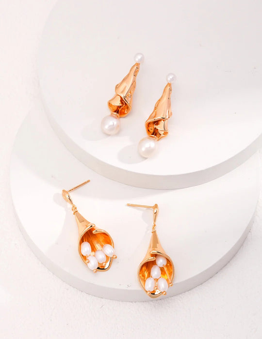 Curly Pleated Pearl Earrings