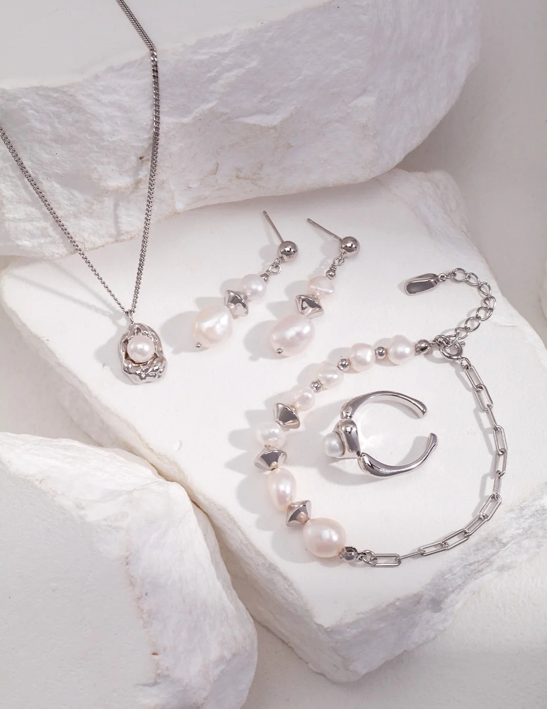 Dainty Freshwater Pearl Pendant Necklace
