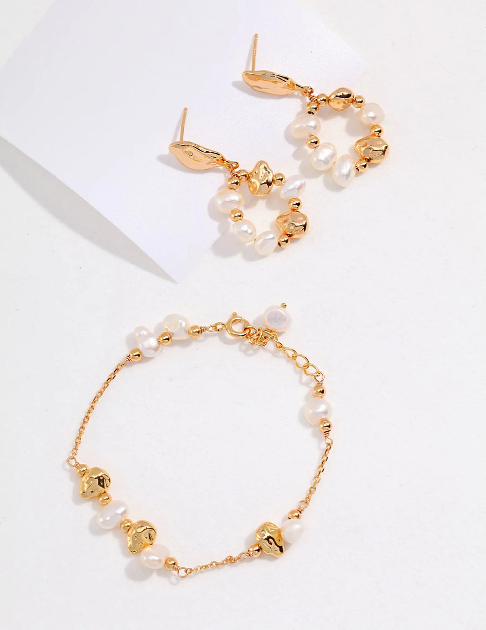 Baroque Pearl and Irregular Gold Ball Bracelet